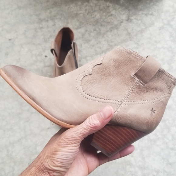 Frye Shoes - NWOT Frye Reina Bootie, sz 6